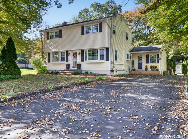 20 Bayberry Lane, Montville, CT 06382