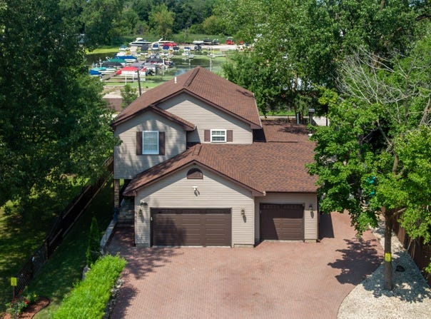 10 Matts Road, Fox Lake, IL 60020