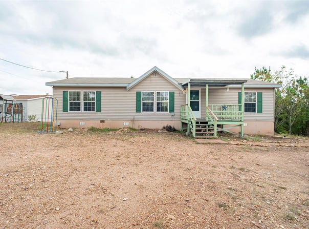 157 Lakeside Dr, Bastrop, TX 78602