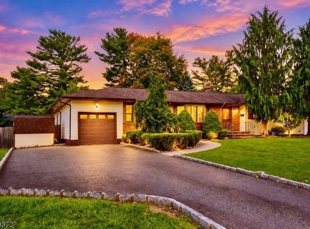 77 Schwin Drive, Clark Twp., NJ 07066-2724