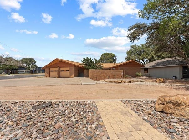 3216 Sentinel Dr, Midland, TX 79701