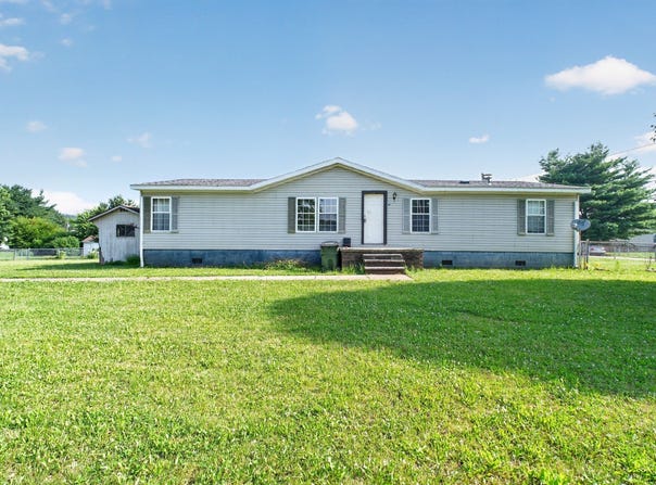 400 6th St, Belpre, OH 45714