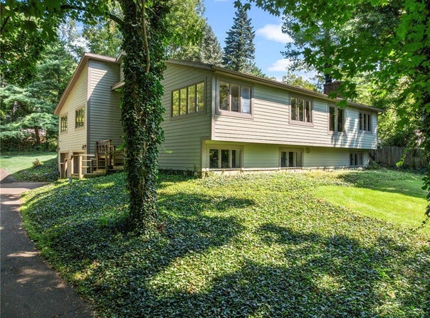 303 E Whipp Road, Centerville, OH 45459
