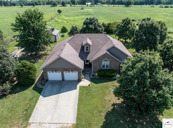 186 NE 901 RD. Private Road, Clinton, MO 64735
