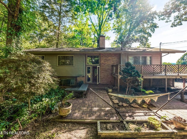 114 Nebraska Ave, Oak Ridge, TN 37830