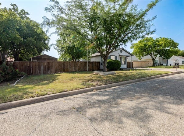 308 Hallvale Drive, White Settlement, TX 76108