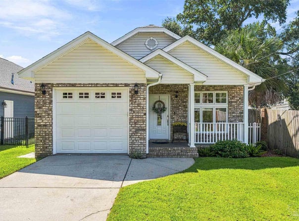 1207 E Hatton St, Pensacola, FL 32503