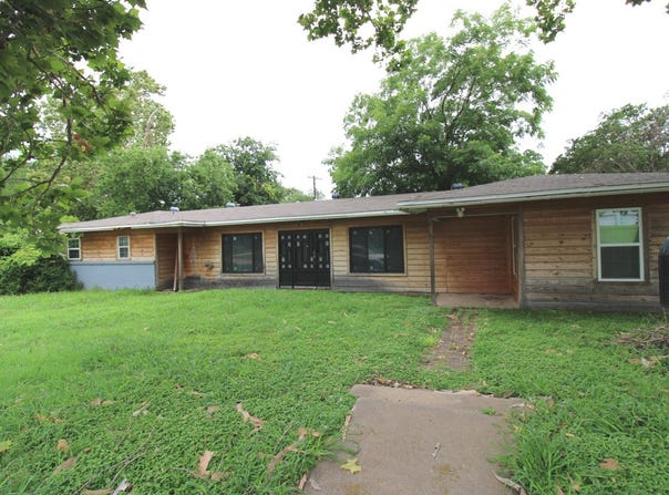 17 Macarthur Drive, Denison, TX 75020