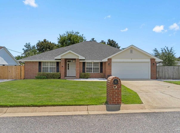 7595 Marthas Way, Navarre, FL 32566