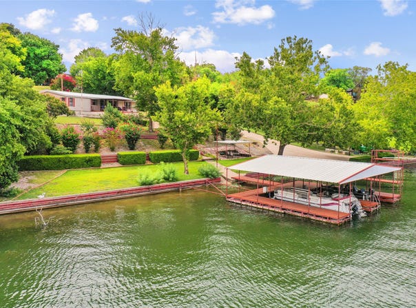 363 Oakview Road, Gainesville, TX 76240