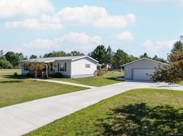 1806 Crose Street, Iron River, MI 49935