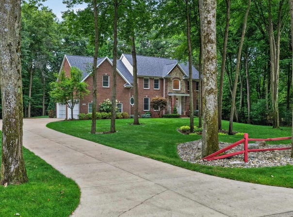 2384 E Cardinal Drive, Midland, MI 48642