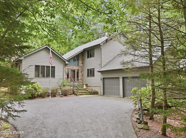 176 Cloud Crest Drive, Greentown, PA 18426