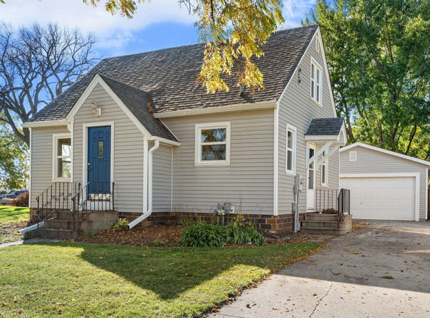 918 3rd Street SW, Waseca, MN 56093