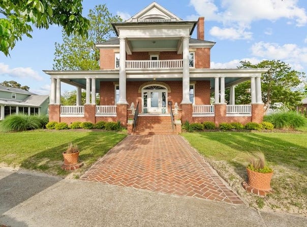 306 BAY AVE, CAPE CHARLES, VA 23310