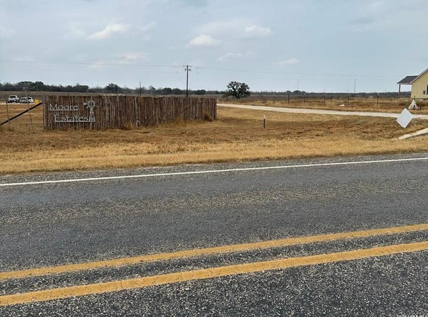 300 E Fm 462, Moore, TX 78057