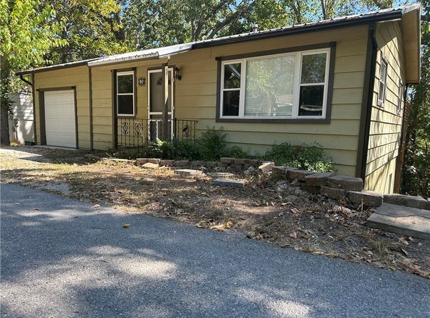 68 Wall Street, Eureka Springs, AR 72632