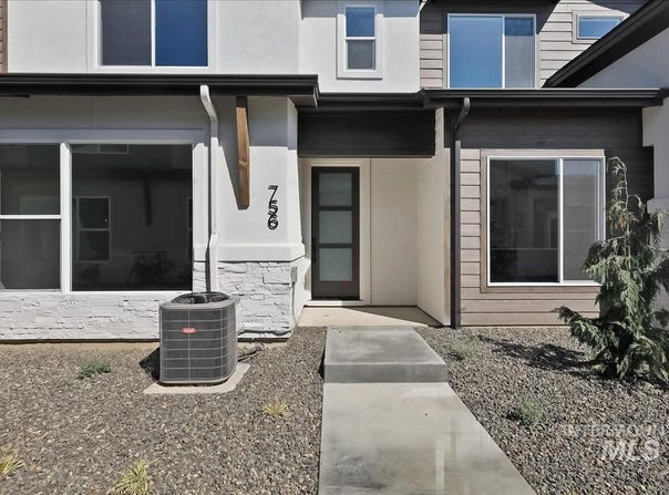 756 S Calhoun Ln, Star, ID 83669