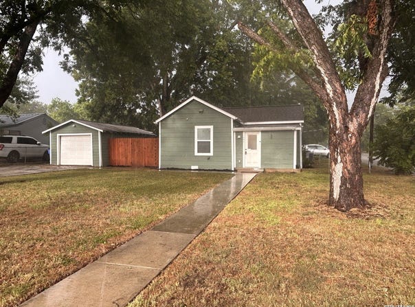 505 N Heideke, Seguin, TX 78155