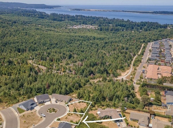 1 Nautical Ct, CoosBay, OR 97420