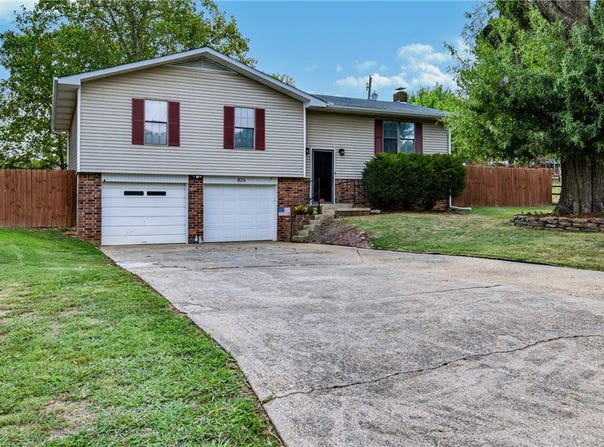 875 Meadow Lane, Harrison, AR 72601