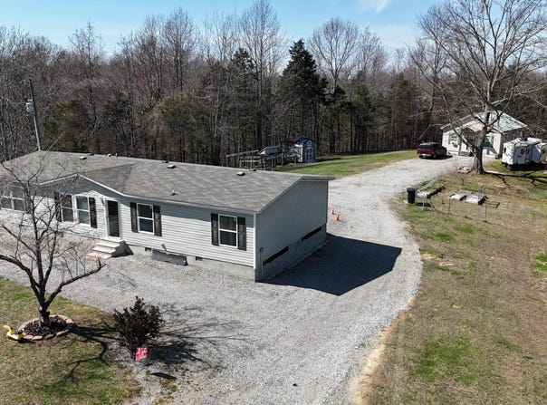 5488 Reese Hurt Road, Breeding, KY 42715