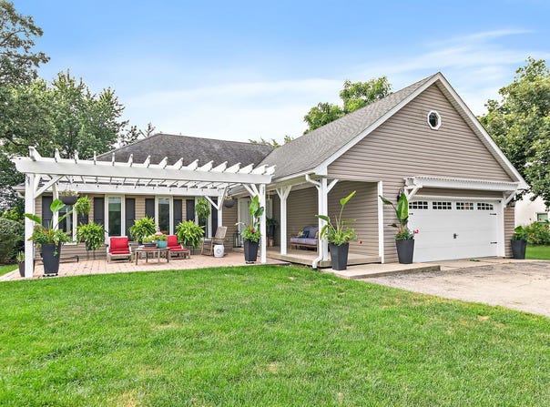 40W719 Longshadow Lane, Campton Hills, IL 60175