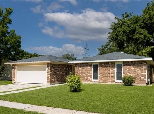 332 WESTMEADE Drive, Gretna, LA 70056