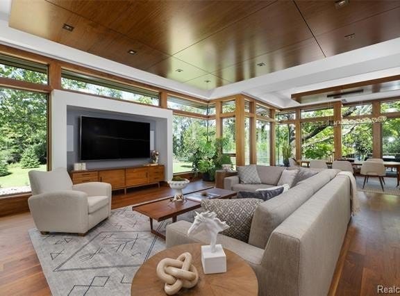 2700 Squirrel Road, Bloomfield Hills, MI 48304