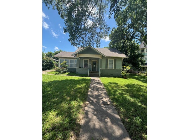 311 W Sam Rayburn Drive, Bonham, TX 75418