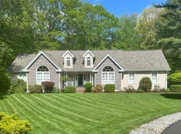 9 Danforth Drive, Bedford, NH 03110