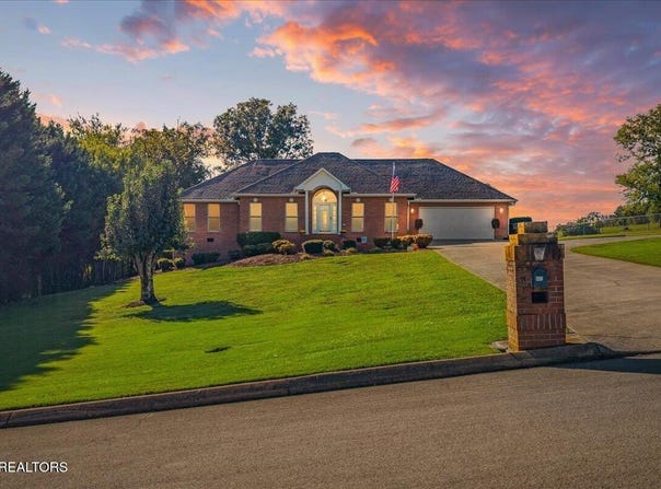 407 Mountain View Rd, Madisonville, TN 37354