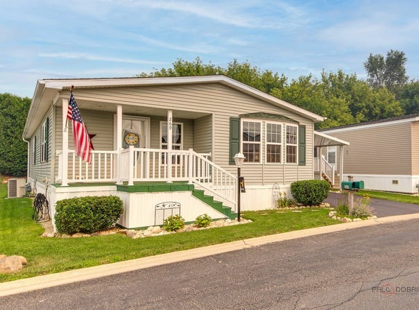 269 Forestview Drive, Crystal Lake, IL 60014