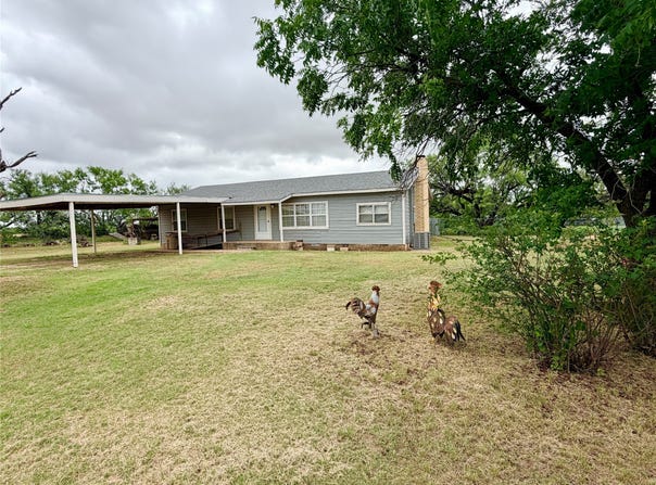 649 Mccartney Lane, Tye, TX 79563