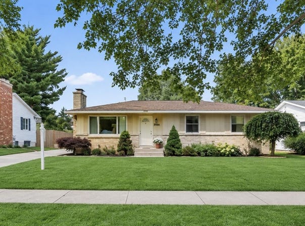 1399 Clover Crest NW, Grand Rapids, MI 49504