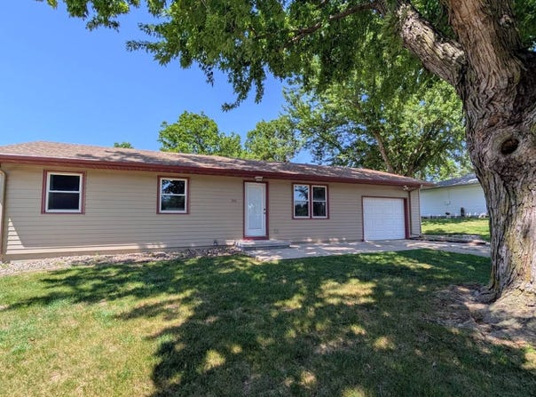 710 S Arlington St, Audubon, IA 50025