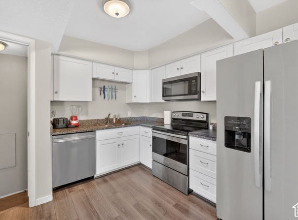 698 E OQUIRRH Ave, Tooele, UT 84074
