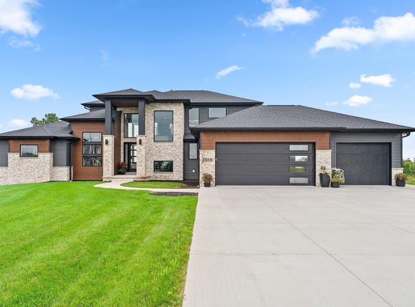 2016 JEN Drive, DE PERE, WI 54115