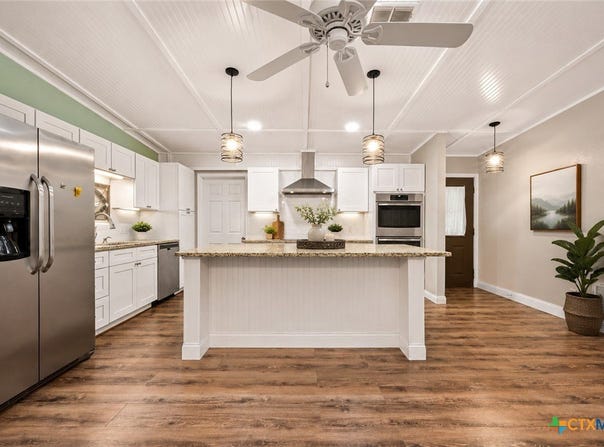 102 Rivercrest Street, Luling, TX 78648