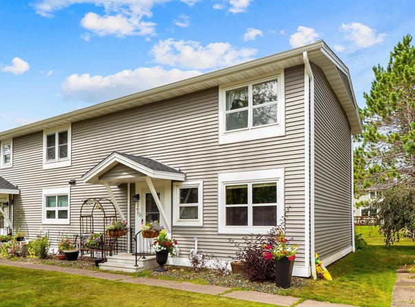 301 Kelly Cr, Duluth, MN 55811