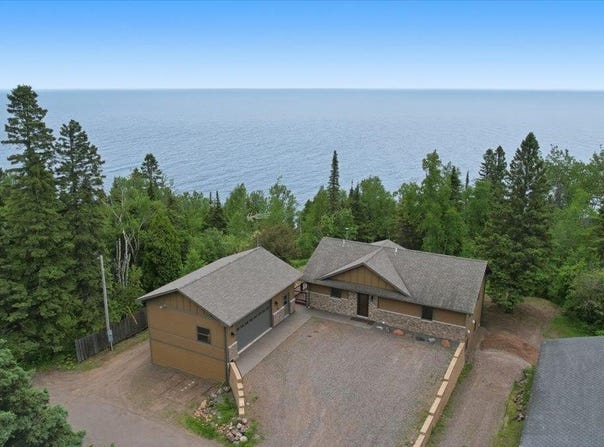 828 Slater Dr, Beaver Bay, MN 55601