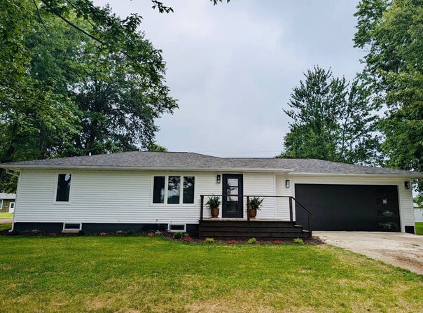 1207 S Robb St, Robinson, IL 62454
