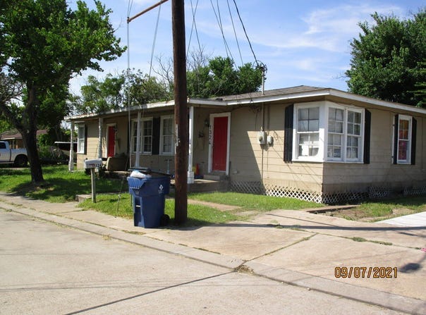 1324/28 W 9th, Freeport, TX 77541