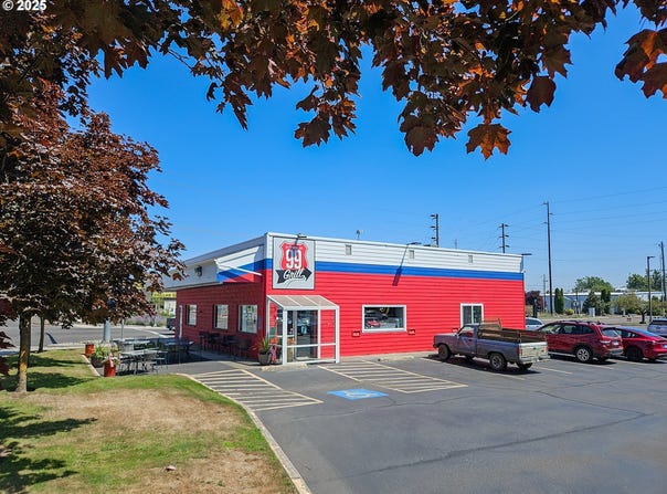 290 N 3RD St, Harrisburg, OR 97446