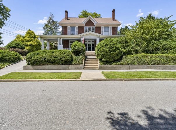 201 E 9th Avenue, Johnson City, TN 37601