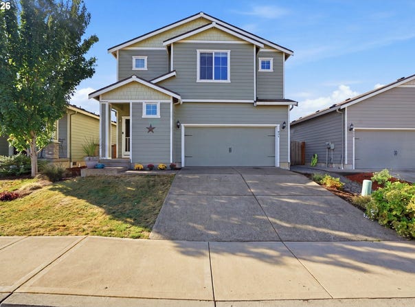 904 BEAR CREEK Dr, Molalla, OR 97038