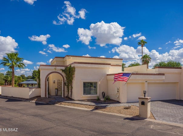 8564 N Arnold Palmer Drive, Tucson, AZ 85742