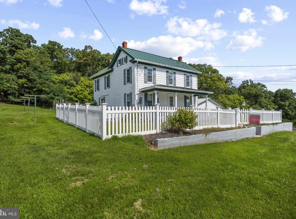 1195 LOOP Road, GERRARDSTOWN, WV 25420