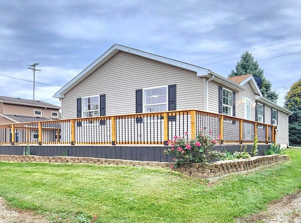 9827 N Lincoln Road, Syracuse, IN 46567