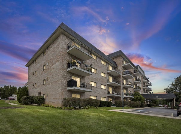 1000 S LORRAINE Road, Wheaton, IL 60189